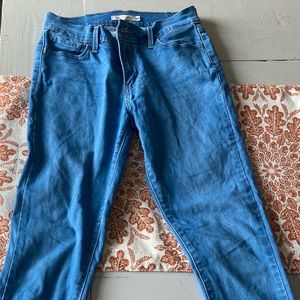 710 Levi light wash skinny jeans
